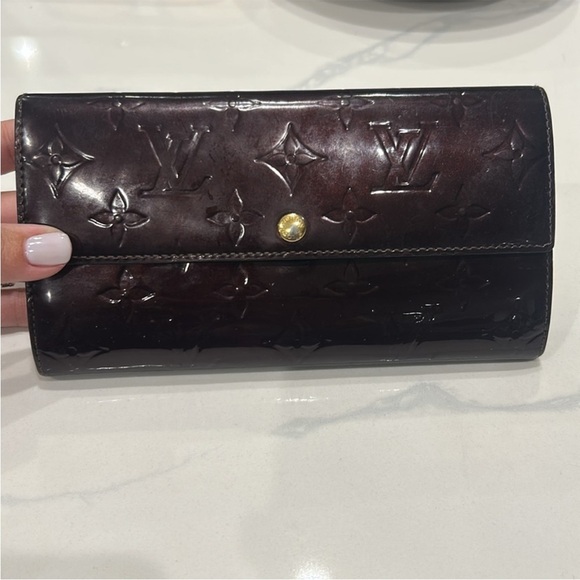 Louis Vuitton Vernis Portefeuille Sarah Wallet Amarante / Burgundy - EUC - Picture 7 of 16